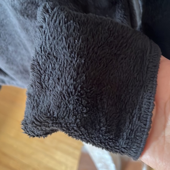 The North Face 1/4 zip pullover with Mitten sleeves - Picture 7 of 11